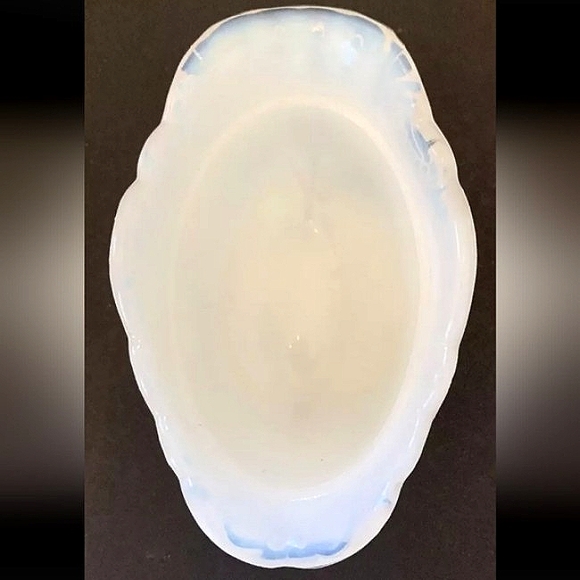 ***SOLD*** Vintage WESTMORELAND OPALINE MILKGLASS SANTA on SLEIGH - Picture 12 of 13